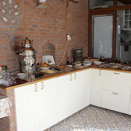 Ilyada Hotel *